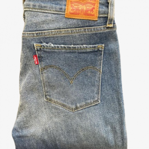 Pantalón Levi's 712 Ref.10132